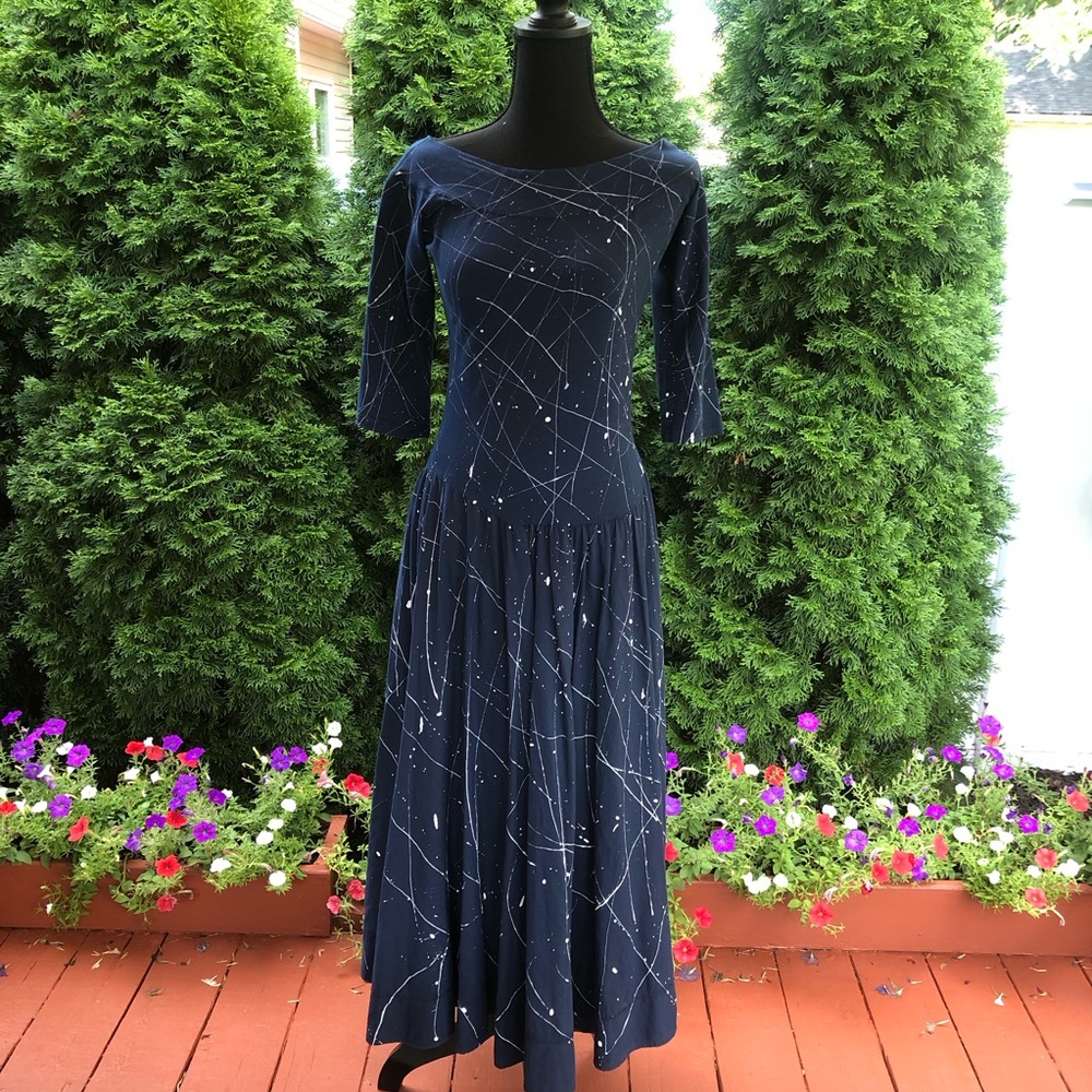 Elegant Navy Blue Dress with White Pattern